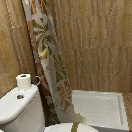 Πανσιόν Lf - No Fumadores - Sin Ascensor