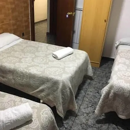 Guest house Pension La Ferroviaria - Habitaciones Con Balcon - 1 Cama Con Bano Privado-Sin Ascensor Zaragoza
